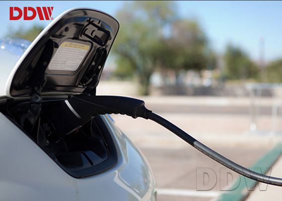 Stapel-digitalen Beschilderung 70 der Gebühriso9001 Zoll im Freien DDW-AD7001S für Nissen des Energie-Auto-2500